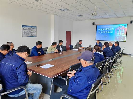 会议室里的人们 AI 生成的内容可能不正确。